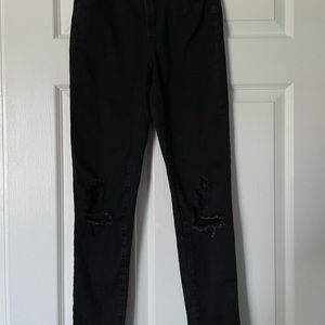 So black curvy skinny jeans